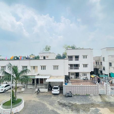 Hotel Rajdhani And Guest House Gujarat - Best Family Hotel In Halol Near Pavagadh And Halol Gidc Eksteriør billede