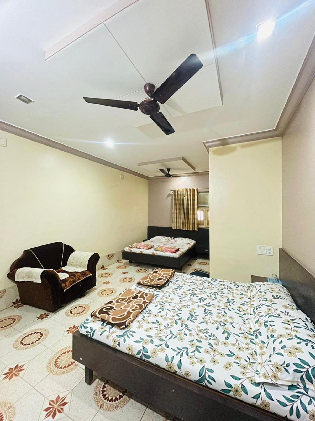 Hotel Rajdhani And Guest House Gujarat - Best Family Hotel In Halol Near Pavagadh And Halol Gidc Eksteriør billede
