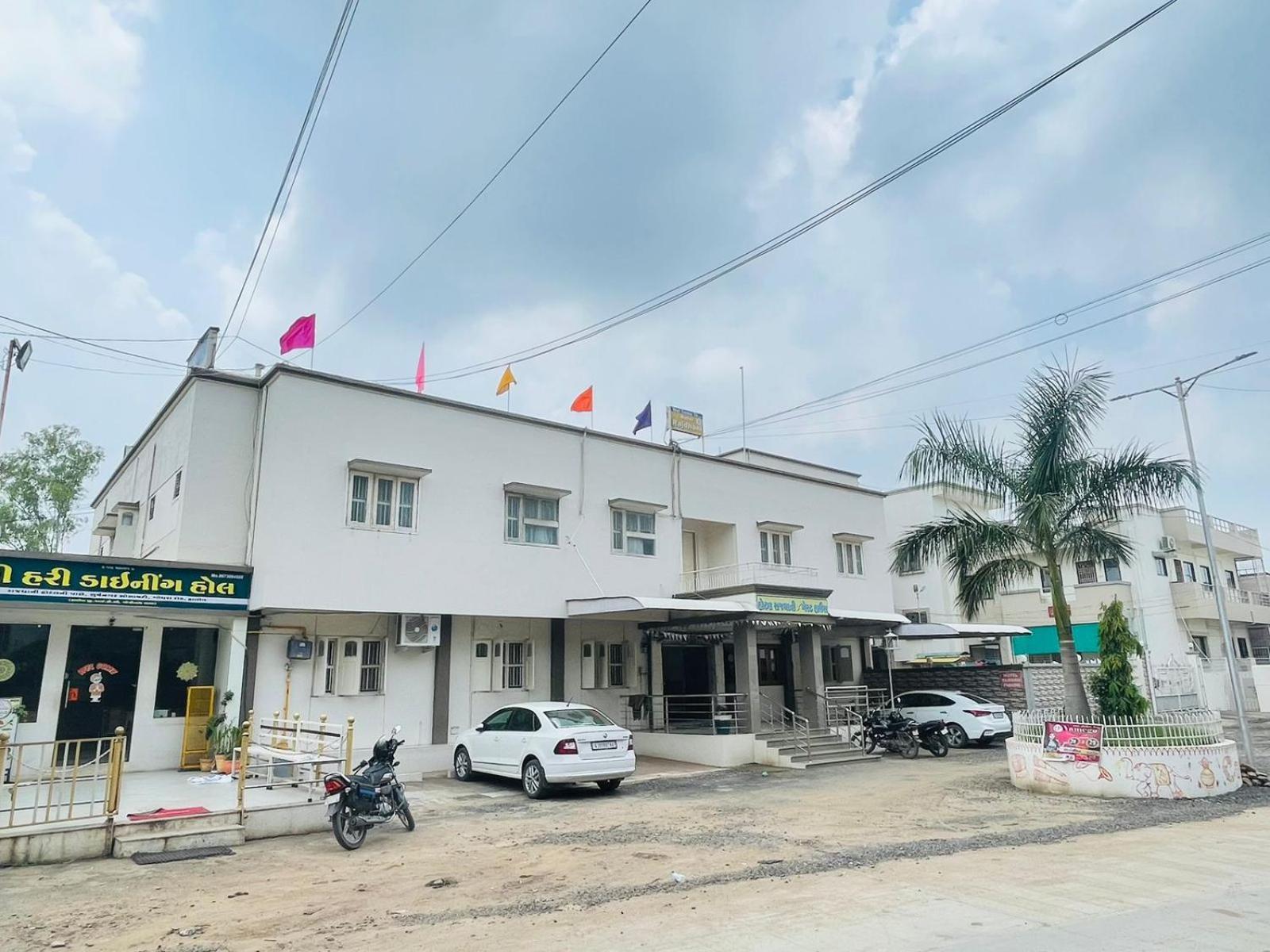 Hotel Rajdhani And Guest House Gujarat - Best Family Hotel In Halol Near Pavagadh And Halol Gidc Eksteriør billede
