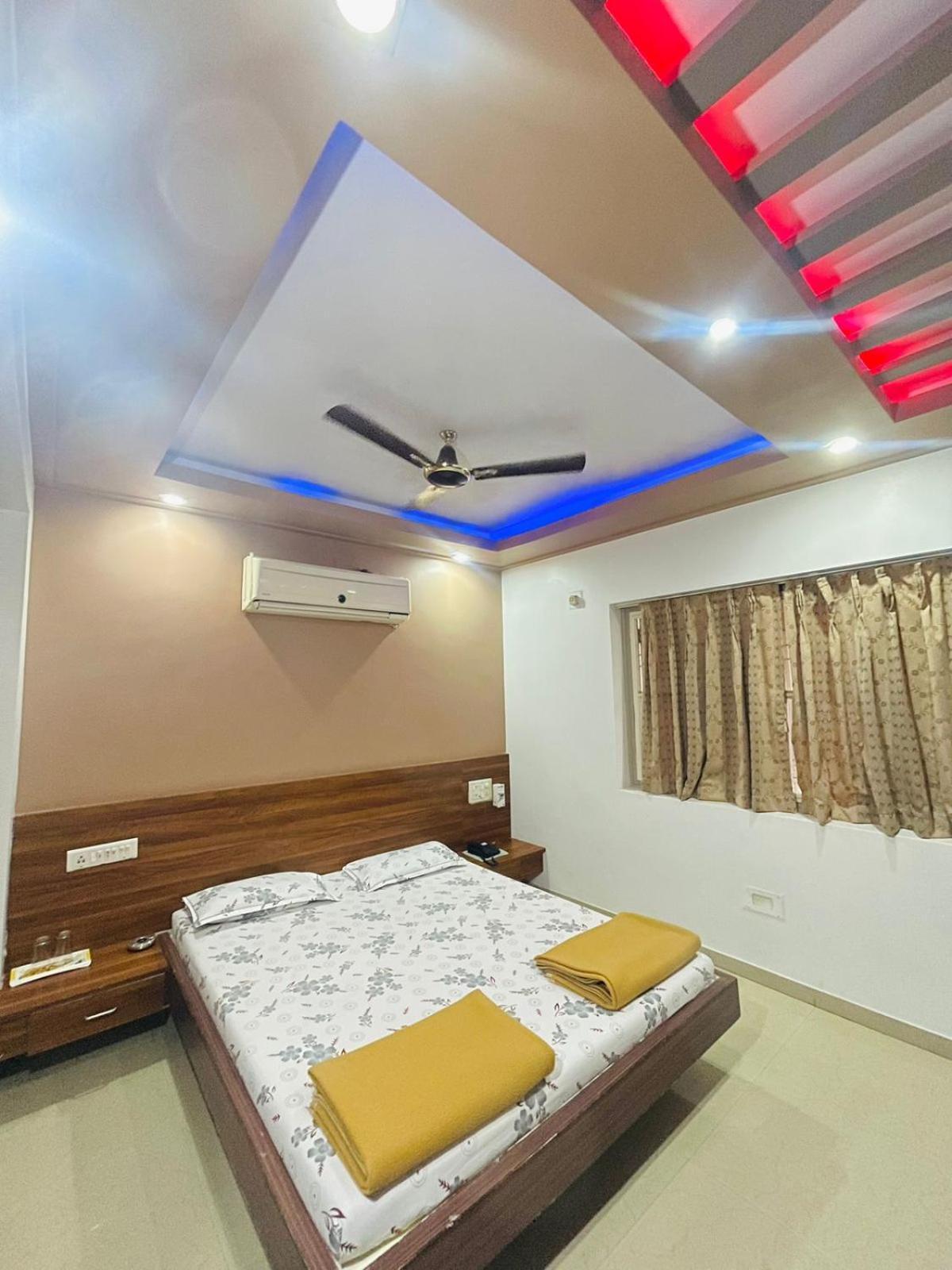 Hotel Rajdhani And Guest House Gujarat - Best Family Hotel In Halol Near Pavagadh And Halol Gidc Eksteriør billede
