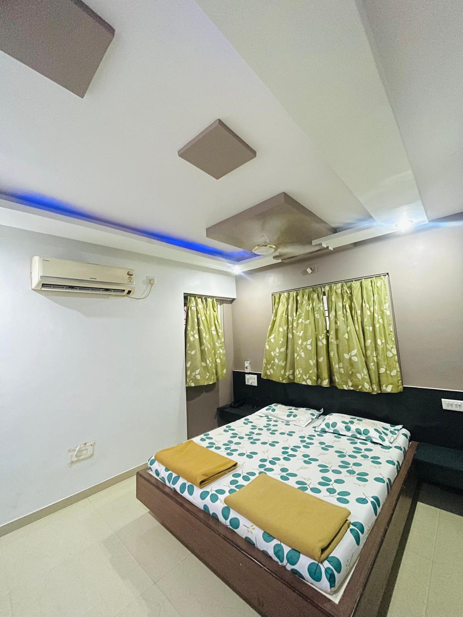 Hotel Rajdhani And Guest House Gujarat - Best Family Hotel In Halol Near Pavagadh And Halol Gidc Eksteriør billede